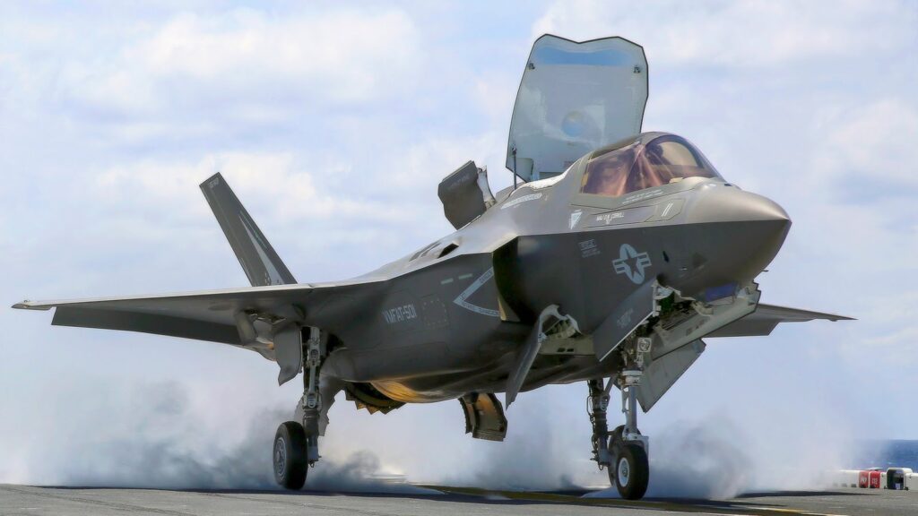 Το 14ο F-35B παρέλαβε η RAF για να επιχειρήσει από το νέο αεροπλανοφόρο (βίντεο)