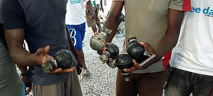 Εκρηκτική η κατάσταση στη Μόρια -Τραυματισμοί, όπλα, κλοπές και συλλήψεις