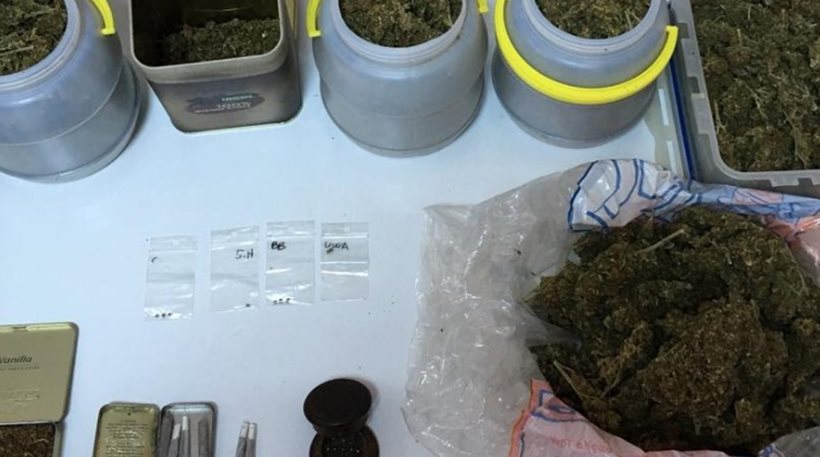 Πέλλα: Συνελήφθη 51χρονος που φύλαγε ένα κιλό χασίς στο σπίτι του