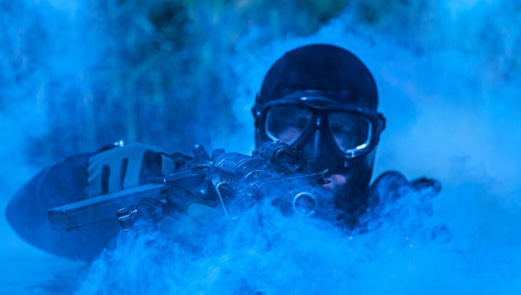 Με 10 μποφόρ οι βατραχάνθρωποι του Λιμενικού Σώματος διέσωσαν 12 ναυτικούς από βραχονησίδα στη Μύκονο!