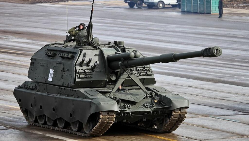 Συνεχίζεται η ενίσχυση του ρωσικού στρατού – Παρέλαβε νέα αυτοκινούμενα πυροβόλα (βίντεο)