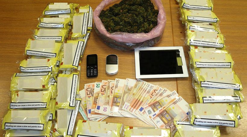 Συνελήφθη 49χρονος- Βρέθηκαν ναρκωτικά και λαθραίος καπνός στο σπίτι του