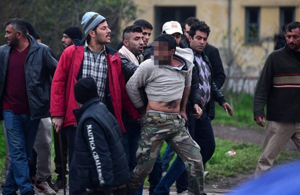 Πρωτοφανείς καταστάσεις στη Χίο: Αλγερινοί αποπειράθηκαν να αγοράσουν ανήλικη Ελληνίδα!