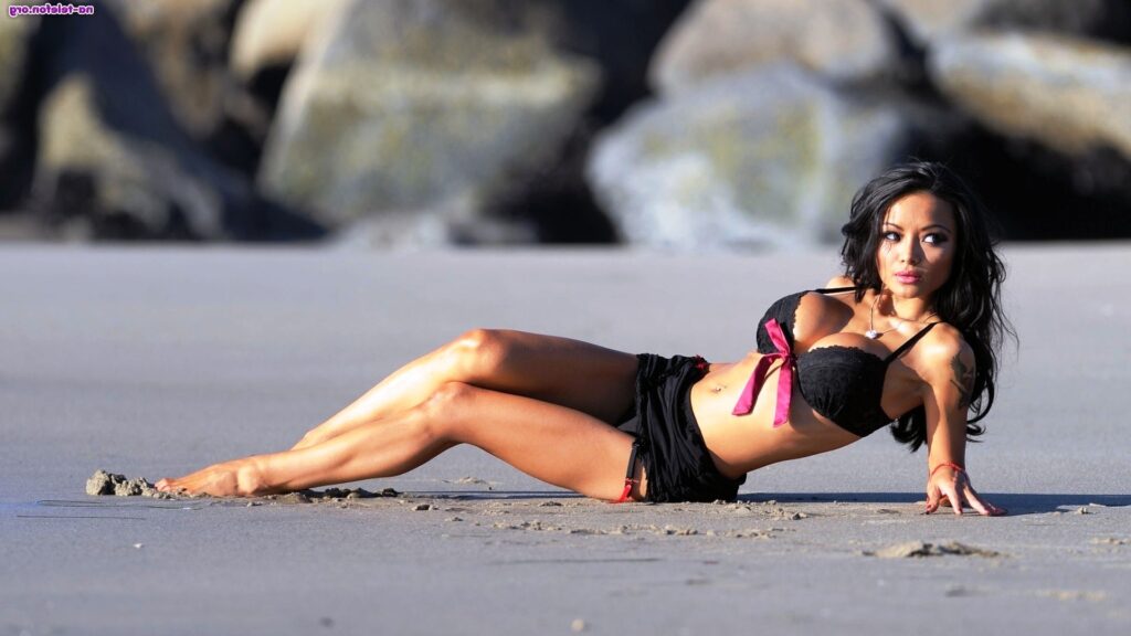 Ομολογία-σοκ από την Τίλα Τεκίλα: Εγώ «σκοτώνω» τις πορνοστάρ!