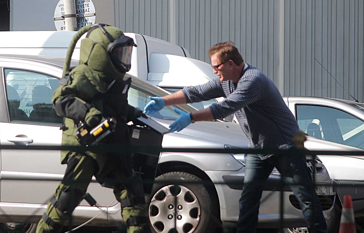 Πυροβολισμοί στο κέντρο της Αθήνας – Τηλεφώνημα για βόμβα στο ΥΠΕΞ – Το ΤΕΕΜ ερευνά την Ακαδημίας