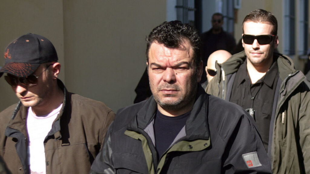 Τα λίγα λεπτά κενού ασφαλείας που εκμεταλλεύτηκαν οι δολοφόνοι του Β.Στεφανάκου