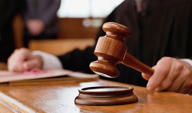 Χυδαίο υβρεολόγιο από Αλβανούς βαρυποινίτες κατά δικαστών: «Βάλτε τα λεφτά στον κ… σας»