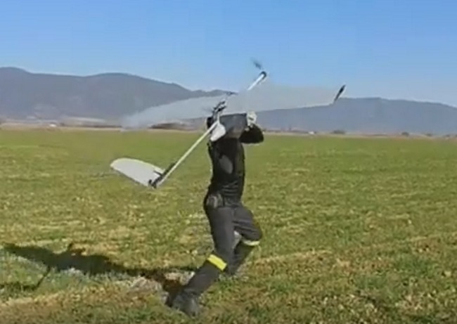 Θεσσαλονίκη: Αυτό είναι το UAV της πυροσβεστικής που ψάχνει αγνοούμενο ψαρά (βίντεο)