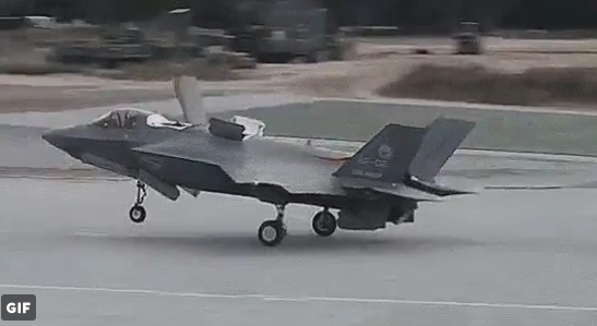 F-35B: Δείτε την έκδοση των Αμερικανών Πεζοναυτών να απογειώνεται σε ελάχιστη απόσταση