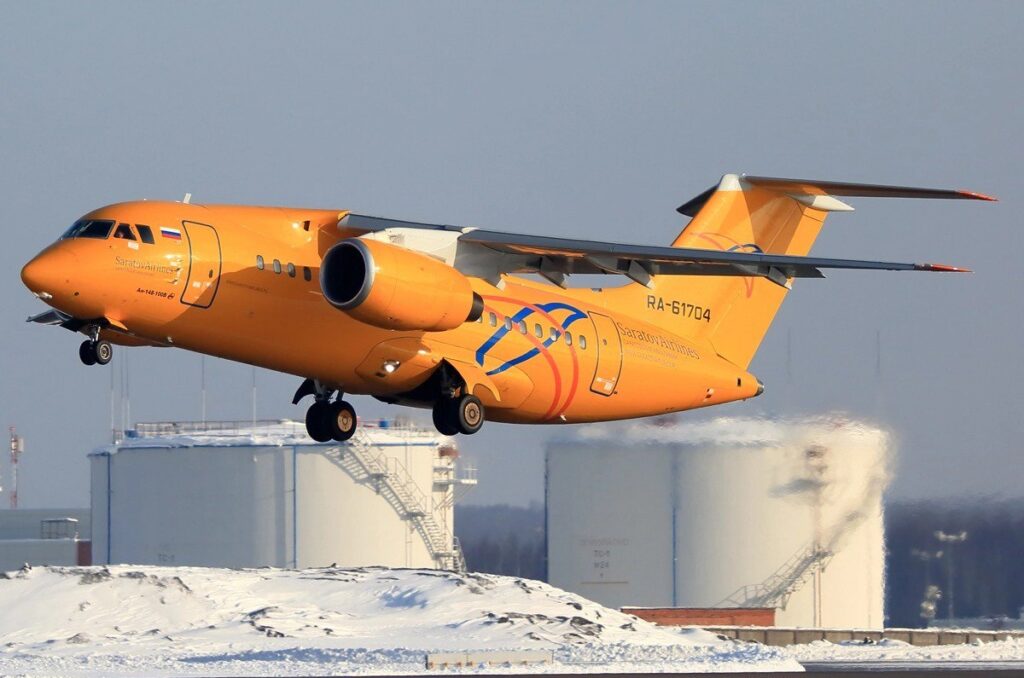 ΕΚΤΑΚΤΟ: Επεσε επιβατικό αεροσκάφος με 71 επιβάτες έξω από την Μόσχα – Ολοι νεκροί