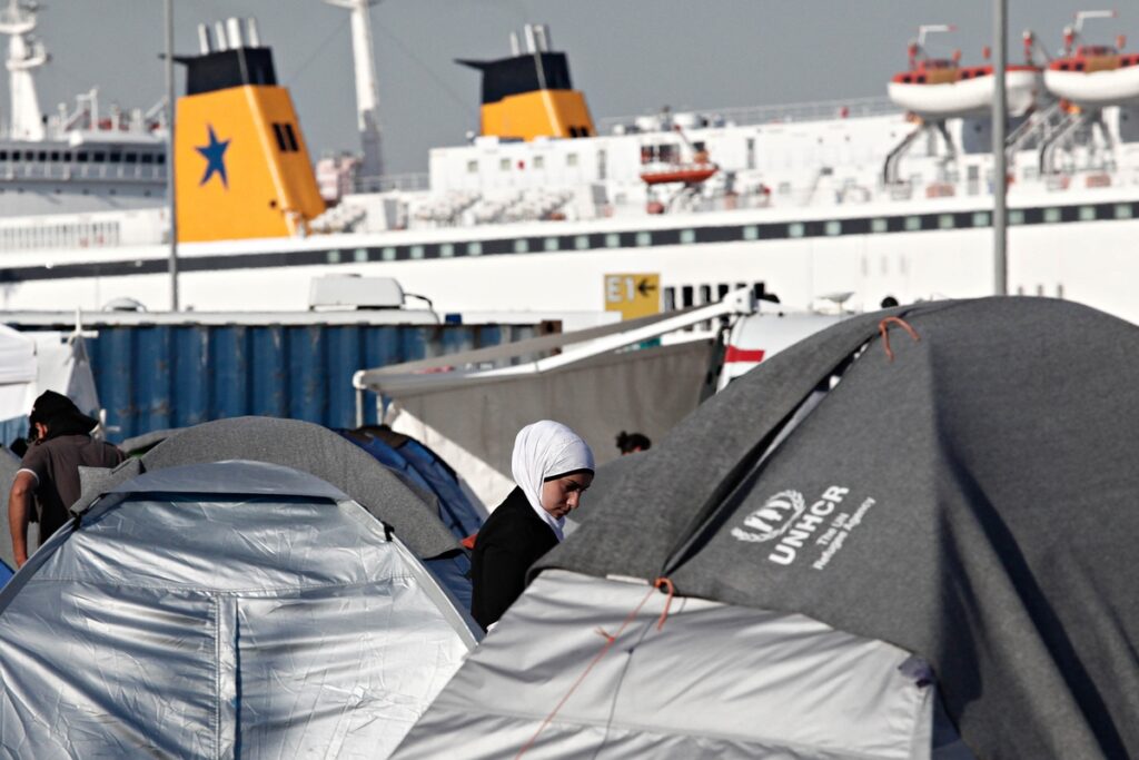 Υπό άκρα μυστικότητα η μεταφορά των 17 Τούρκων φυγάδων στον Πειραιά