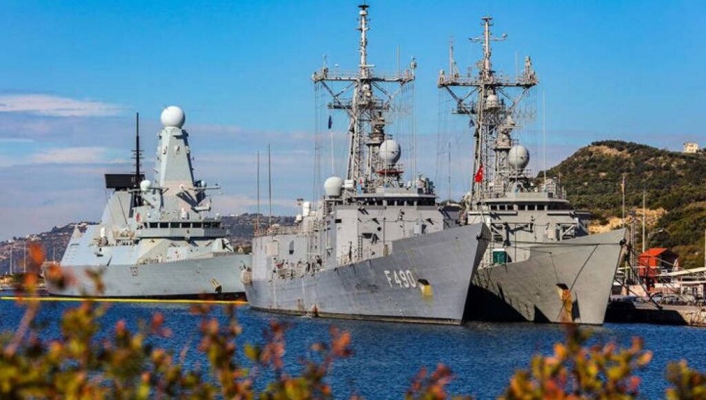 Τουρκική φρεγάτα στην Σούδα και ενώ η Άγκυρα «παγιδεύει» το Καστελόριζο με NAVTEX – Tο ΝΑΤΟ «σιωπά»