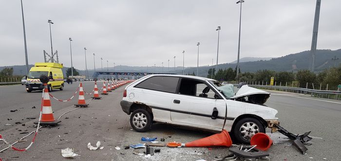 Πήγαινε ημίγυμνος ανάποδα στην ΕΟ για 165 χλμ. και με ταχύτητα 130χλμ./ώρα! (φωτό, βίντεο)