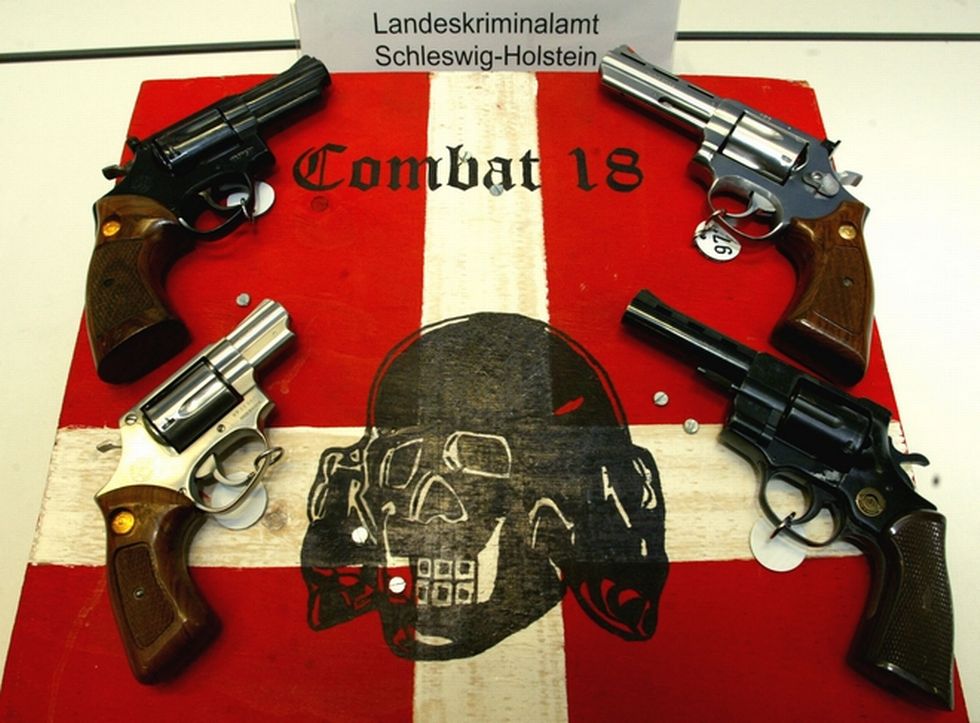 Τώρα ανακαλύπτουν «ακροδεξιές τρομοκρατικές οργανώσεις» – «Combat 18» ή «μούφα 18»;