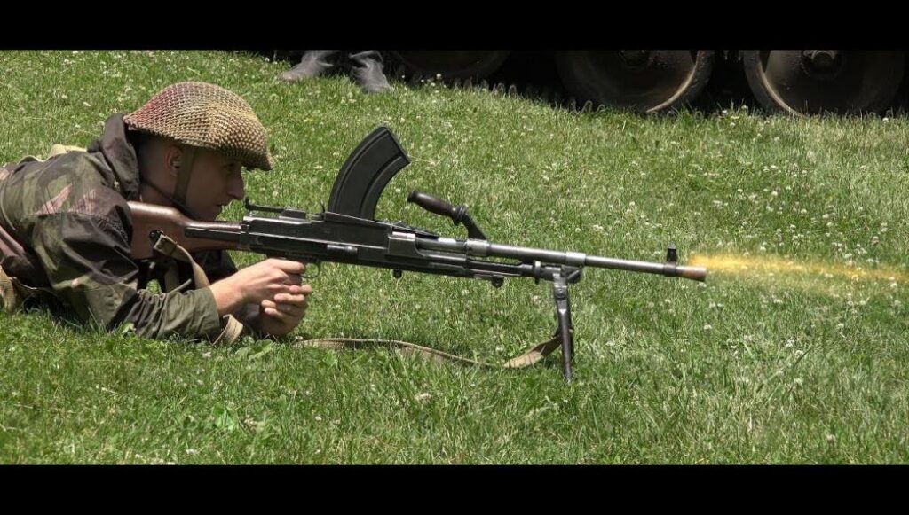 Bren: Το «ανάποδο» πολυβόλο (βίντεο)