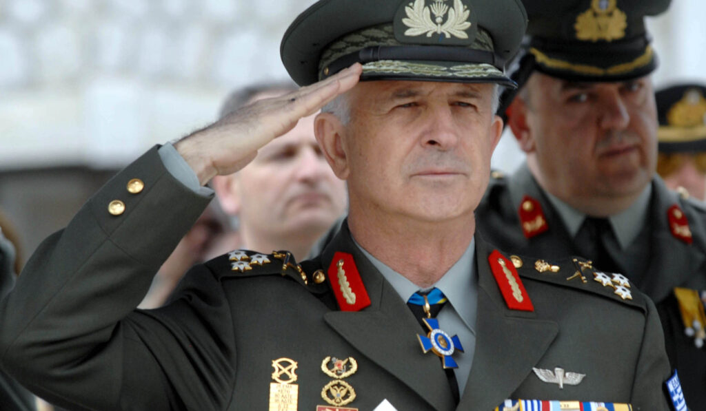 Το συγκινητικό «αντίο» του αντιστρατήγου ε.α. Κ. Ζιαζιά στον Διοικητή των Καταδρομέων της «Νίκης» (φωτό)