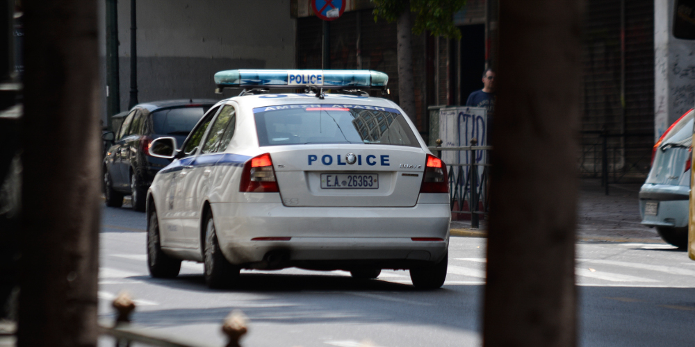 Συναγερμός στο Μενίδι: Εισέβαλαν και πυροβόλησαν με καραμπίνα 24χρονη μέσα στο ίδιο της το σπίτι!