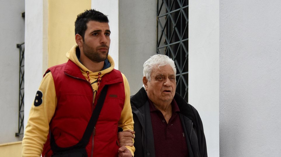 Εδέησαν και άφησαν ελεύθερο (με όρους) τον 88χρονο ναύαρχο  ε.α. που πυροβόλησε τους ληστές στο σπίτι του!