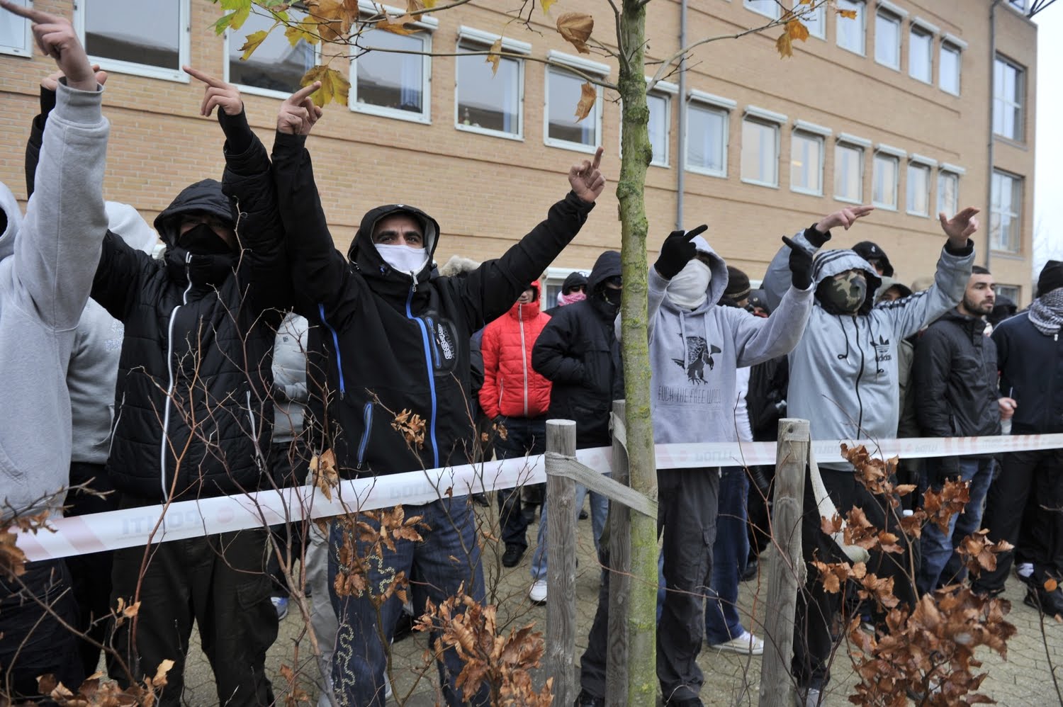 Συμμορία Αράβων σπέρνει τον τρόμο στο κέντρο της Αθήνας
