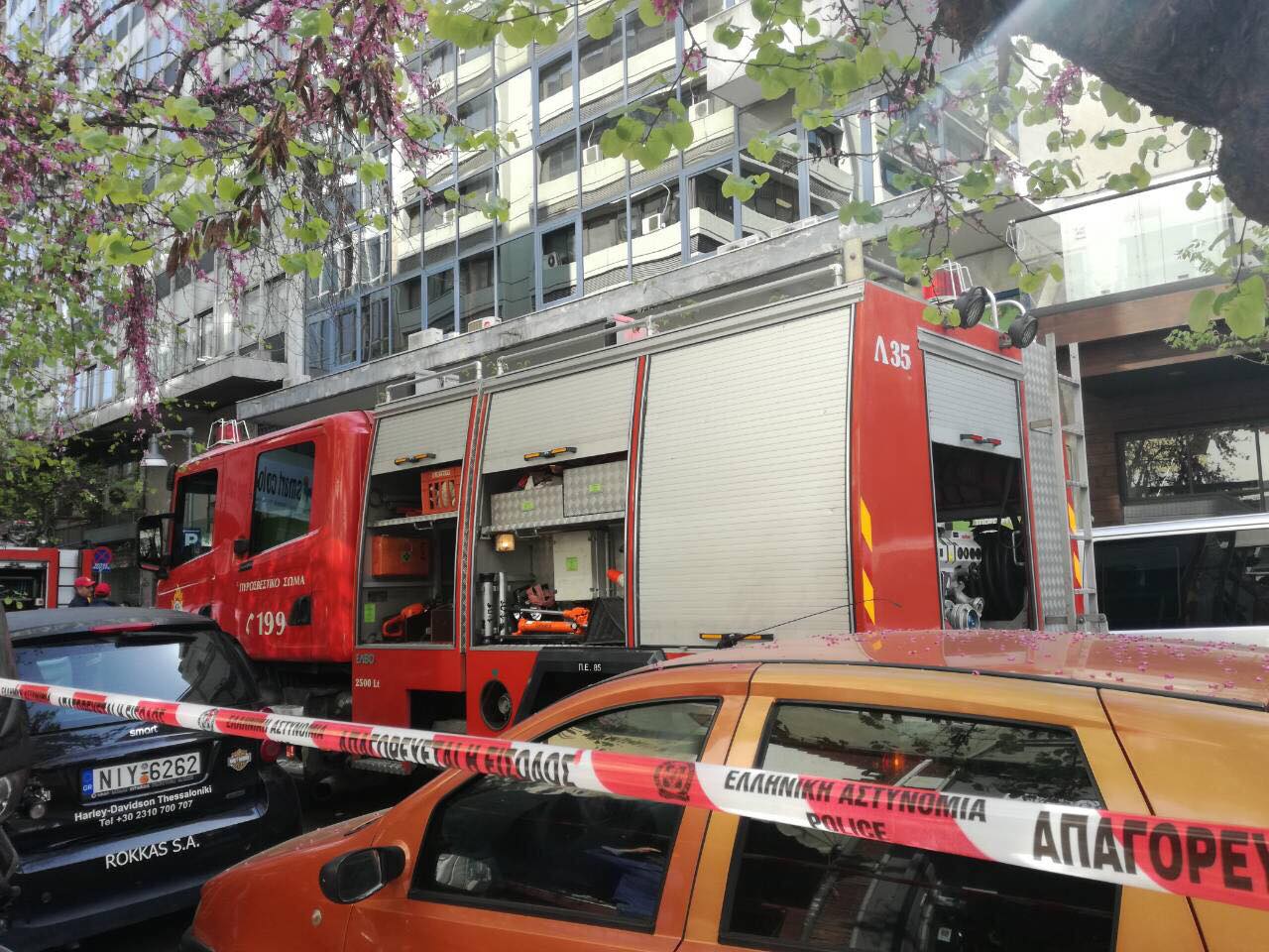 Θεσσαλονική: Άντρας περιέλουσε συμβολαιογράφο με βενζίνη και απειλούσε ότι θα αυτοπυρποληθεί! (upd)