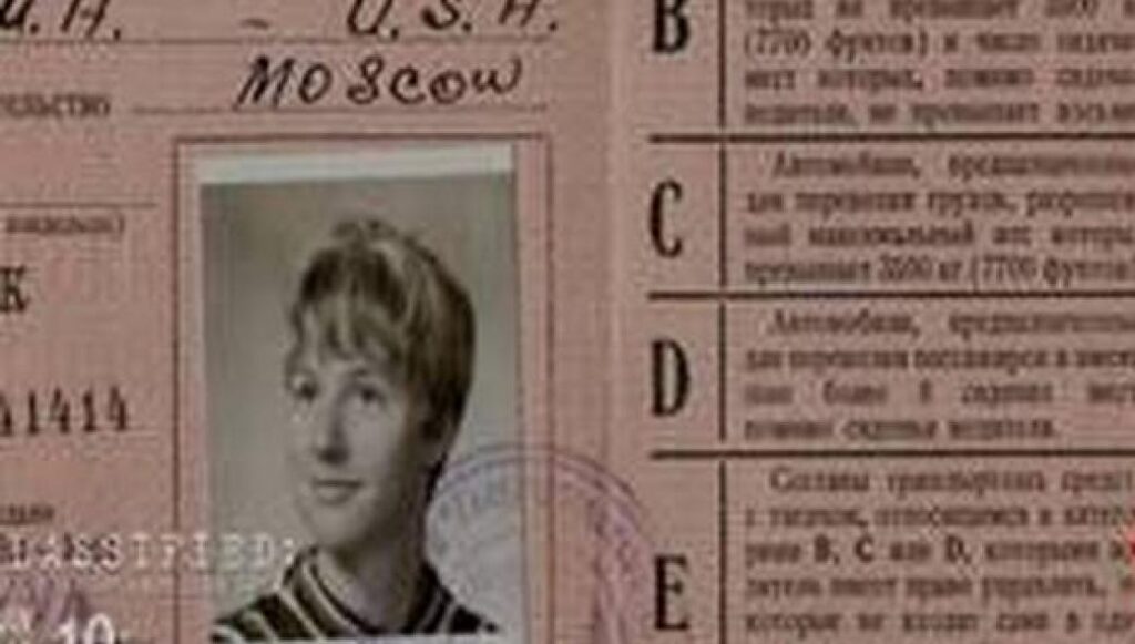 Μητέρα αποκαλύπτει στα παιδιά της τη μυστική ζωή της ως κατάσκοπος (βίντεο)