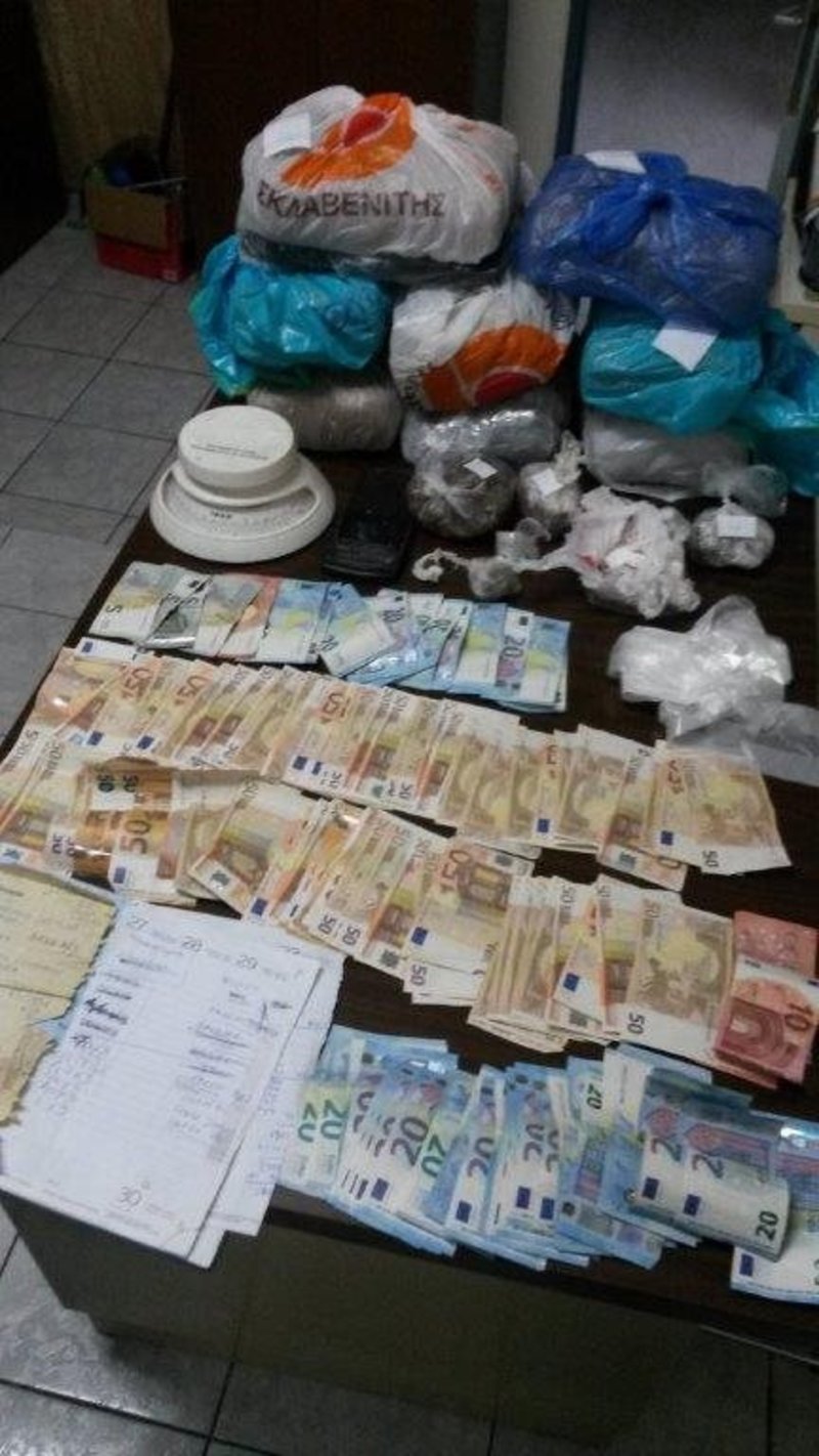 Αττική: Εξαρθρώθηκε κύκλωμα διακίνησης ναρκωτικών με 3 πυρήνες