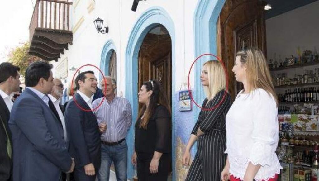 «Ξετρελάθηκαν» οι Τούρκοι με την ξανθιά του Καστελόριζου που δεν μίλαγε στον Α.Τσίπρα (φωτό)