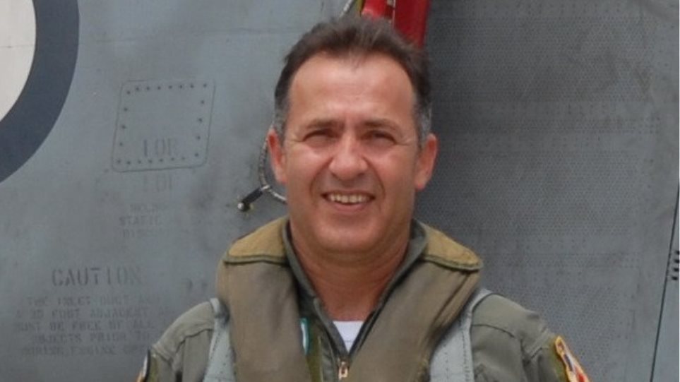 Θρήνος στο τελευταίο αντίο του πιλότου της ΠΑ που σκοτώθηκε στην πτώση του Piper στη Φωκίδα