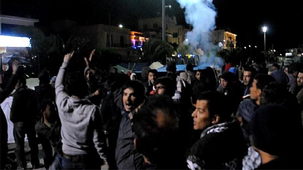 «Άγνωστοι» έσπασαν εικόνες και έσκισαν  την ελληνική σημαία σε εκκλησία στη Σάμο κοντά σε κέντρο μεταναστών