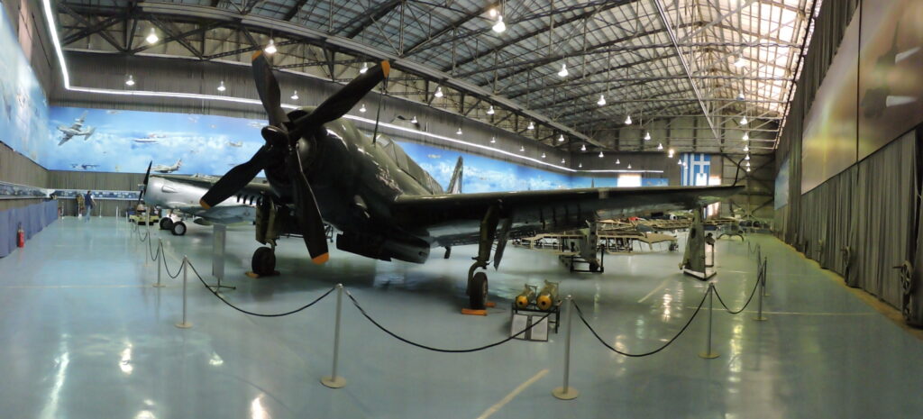 Μια εντυπωσιακή ξενάγηση στο Μουσείο Πολεμικής Αεροπορίας! (βίντεο)