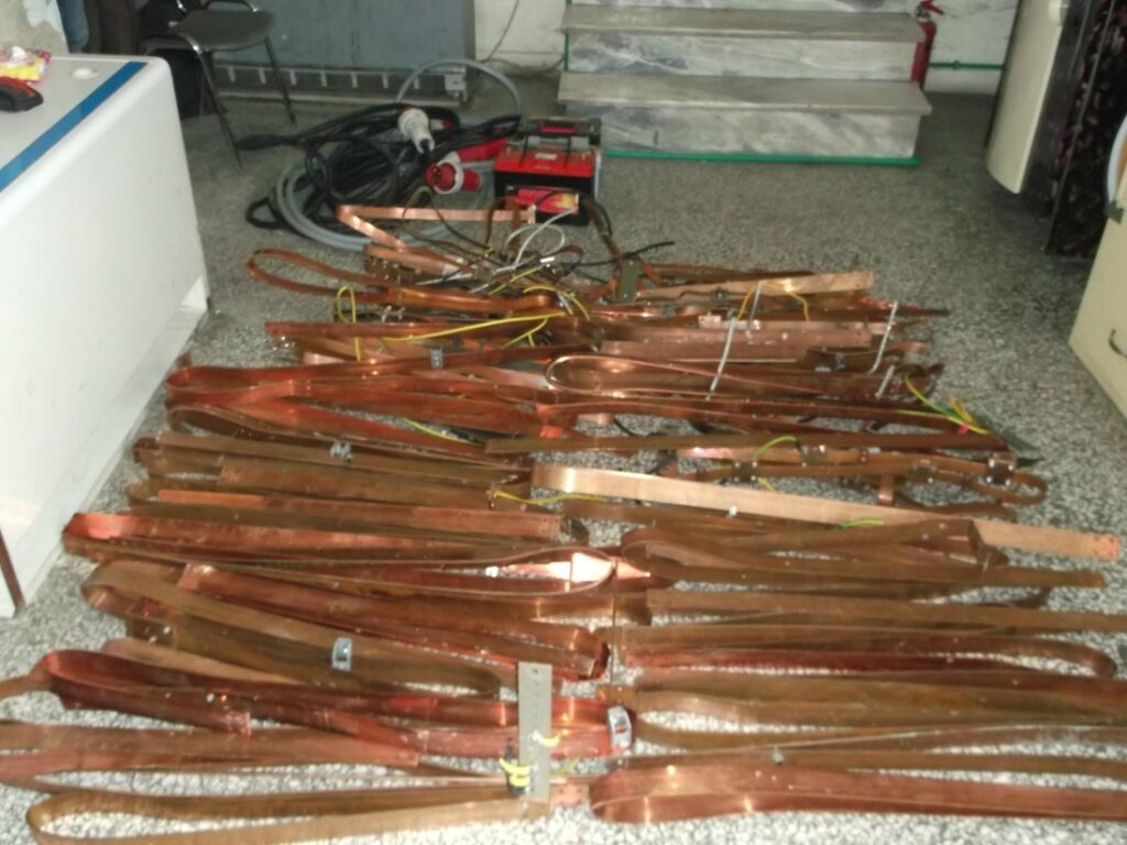 Χαλκίδα: Σύλληψη 35χρονου αστυνομικού – Έκλεβε με τον ξάδερφό του μπαταρίες από κεραίες τηλεφωνίας