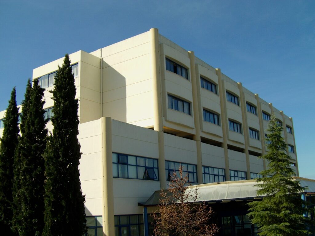 Θήβα: Άγνωστοι ανατίναξαν ΑΤΜ στο νοσοκομείο της πόλης –  Δεν κατάφεραν να πάρουν λεφτά