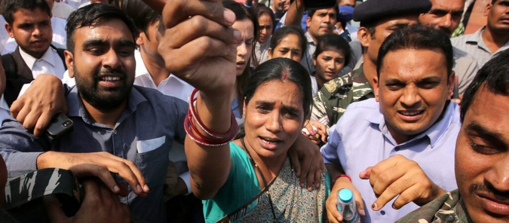 Ινδία: Συνελήφθη ο βασικός ύποπτος για το βιασμό της 16χρονης που έκαψαν ζωντανή