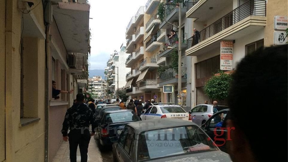 Πάτρα: Τροχονόμος «έκοψε» κλήση σε γυναίκα οδηγό κι εκείνη του επιτέθηκε