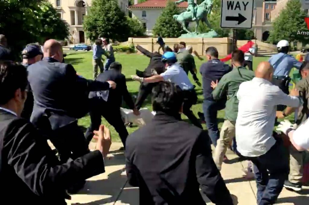 ΗΠΑ: Αγωγή κατά των σωματοφυλάκων του Ερντογαν που προπηλάκισαν διαδηλωτές στην Ουάσιγκτον