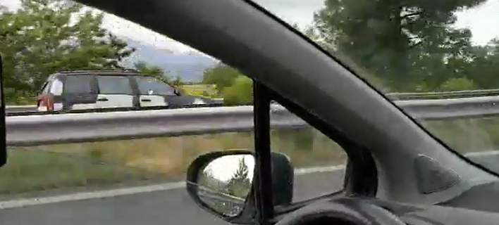 Σοκ! Ηλικιωμένος προκάλεσε τροχαίο στην εθνική οδό Κορίνθου-Τριπόλεως οδηγώντας ανάποδα (βίντεο)