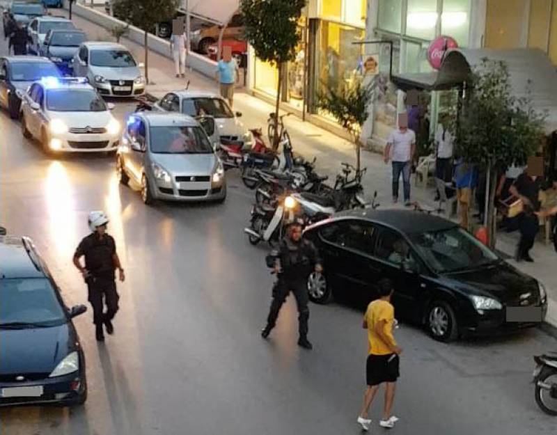 Καλαμάτα: Η στιγμή της επίθεσης του Αιγύπτιου «οικονομικού μετανάστη» με μαχαίρι – Είχε τραυματίσει έναν Αστυνομικό