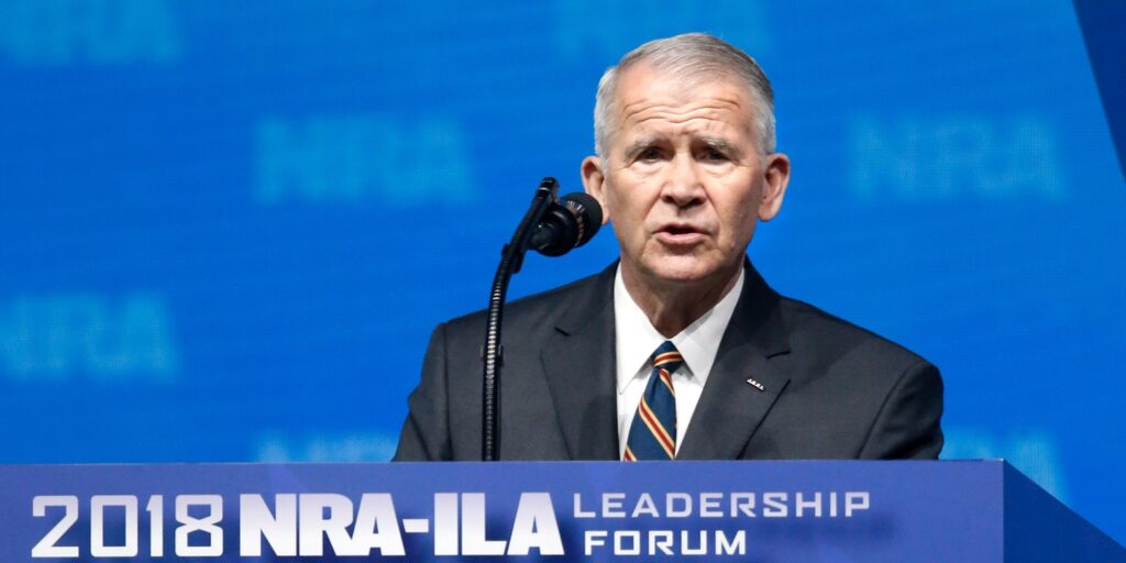 ΗΠΑ: Ο διαβόητος διακινητής όπλων Όλιβερ Νορθ πρόεδρος πλέον του ισχυρού λόμπι όπλων NRA