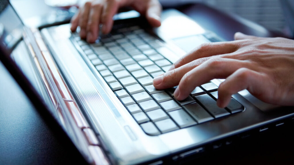 Λέσβος: Στον Εισαγγελέα 21χρονος που εκβίαζε ανήλικη από την Κρήτη με άσεμνες φωτογραφίες