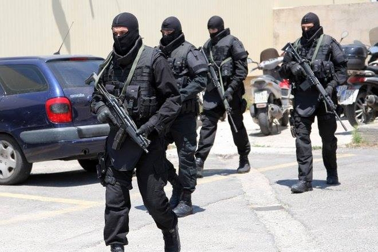 Far West στα Άνω Λιόσια: Πυροβολισμοί κατά αστυνομικών