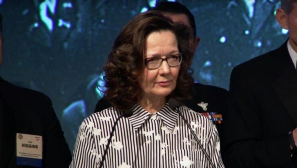 Ε.Σνόουντεν: «Η διευθύντρια της CIA συμμετείχε σε βιασμό κρατουμένου και στο θάνατο από ψύχος ενός άλλου»