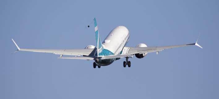 Ρωσία: Αλλαγή πορείας για Boeing με 170 άτομα λόγω βλάβης – Προσγείωση με έναν κινητήρα