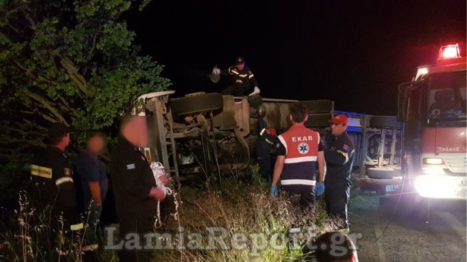 Τραγωδία στη Φθιώτιδα: Νεκρός οδηγός νταλίκας μετά από ανατροπή του οχήματος! (φωτό)