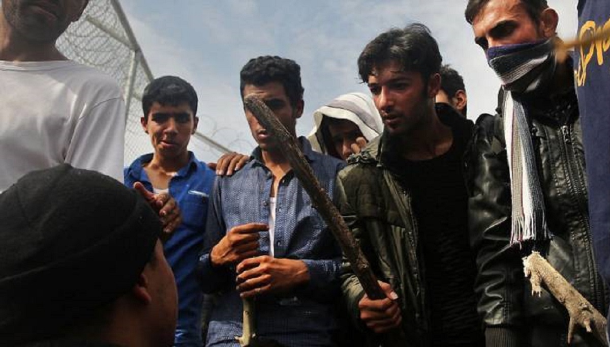 Θεσσαλονίκη: Επίθεση Πακιστανών σε Πακιστανό με ρόπαλα και μαχαίρια μέσα σε λεωφορείο του ΟΑΣΘ!