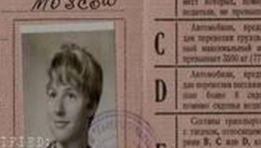 Μητέρα αποκαλύπτει στα παιδιά της τη μυστική ζωή της ως κατάσκοπος (βίντεο)