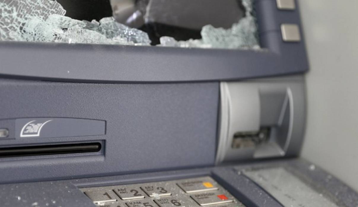 Πάτρα: Άγνωστοι ανατίναξαν ΑΤΜ σε σούπερ μάρκετ τα ξημερώματα – Έφυγαν με άδεια χέρια