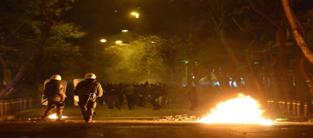 Πεδίο μάχης και πάλι τα Εξάρχεια