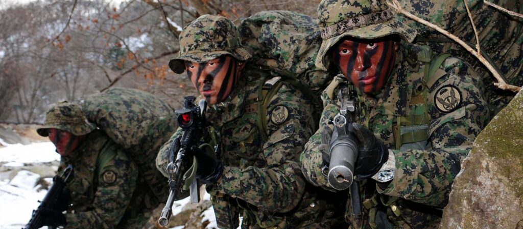 Νότια Κορέα: Εκπαίδευση Ειδικών Μονάδων για δολοφονία-«αστραπή» του Κιμ Γιονγκ Ουν σε περίπτωση πολέμου (βίντεο)