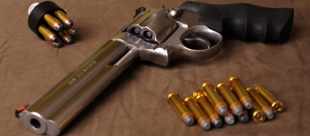 Ένα από τα πιο ισχυρά περίστροφα του κόσμου εναντίον αλεξίσφαιρου γιλέκου (βίντεο)