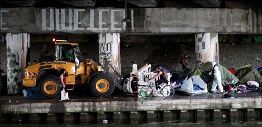 Γαλλία: Εκκενώθηκε καταυλισμός παράνομων μεταναστών στο Παρίσι
